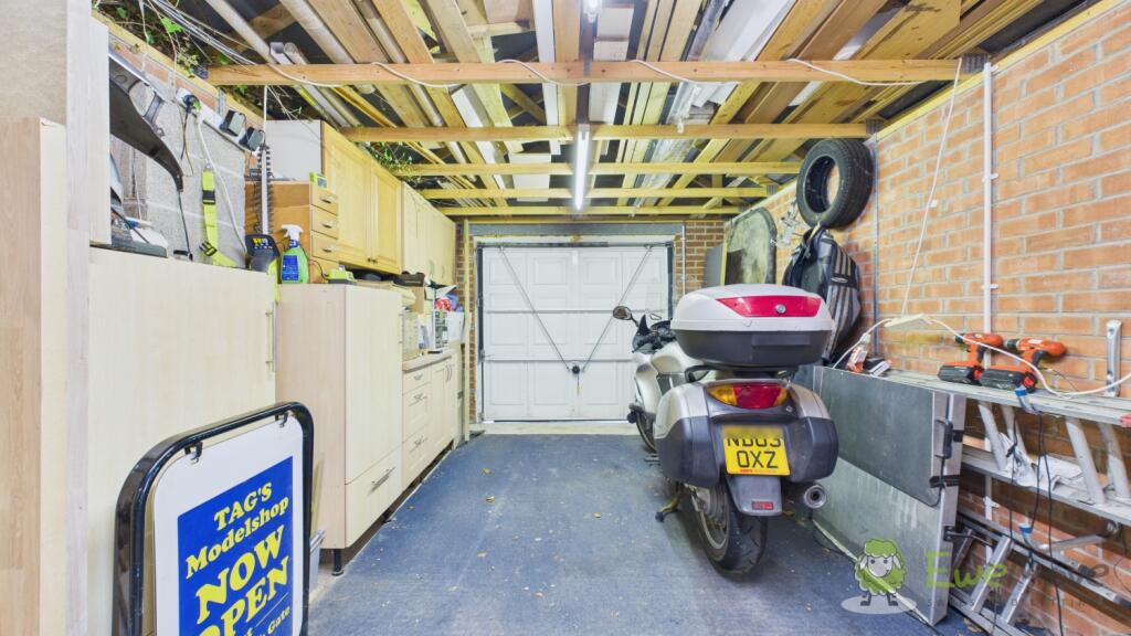 CAM03669G0-PR0022-STILL033