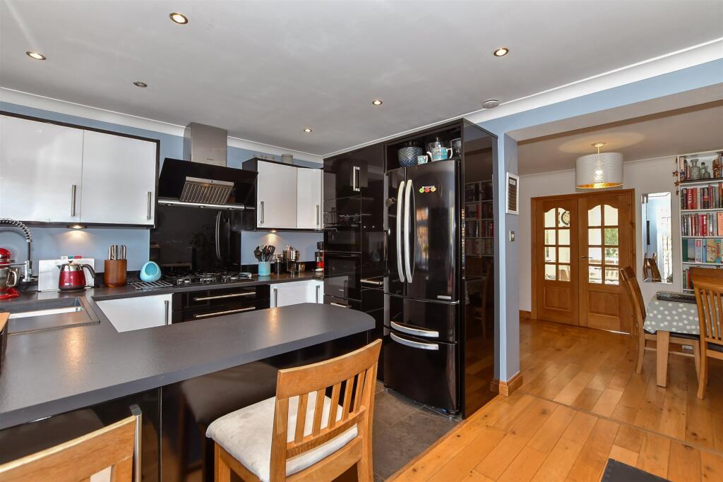 Kitchen/Breakfast Area