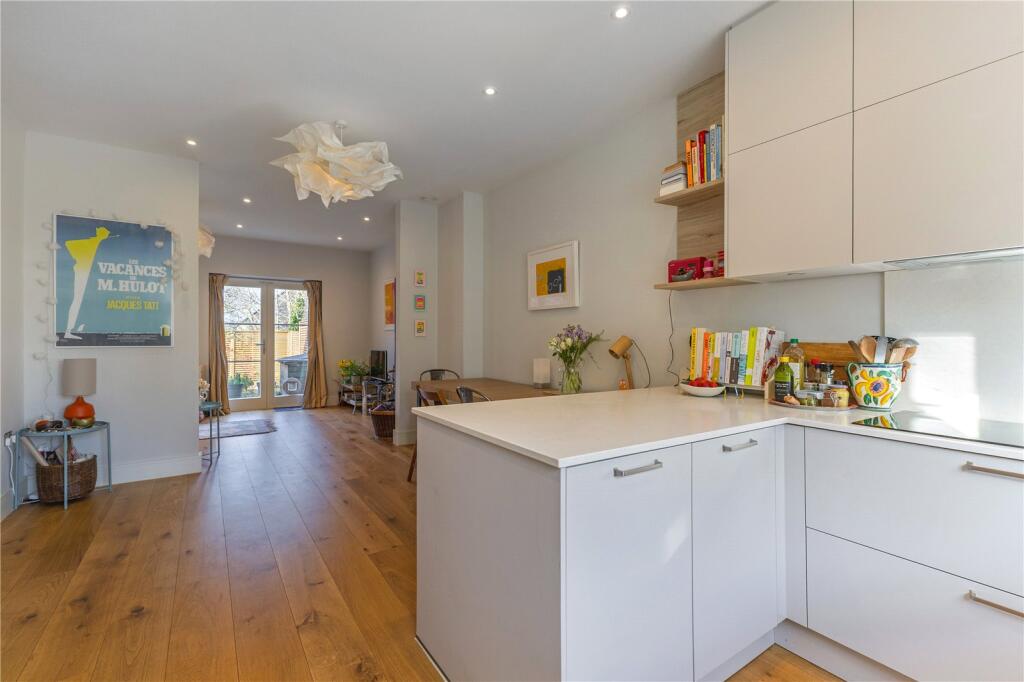 Kitchen/ Dining Area