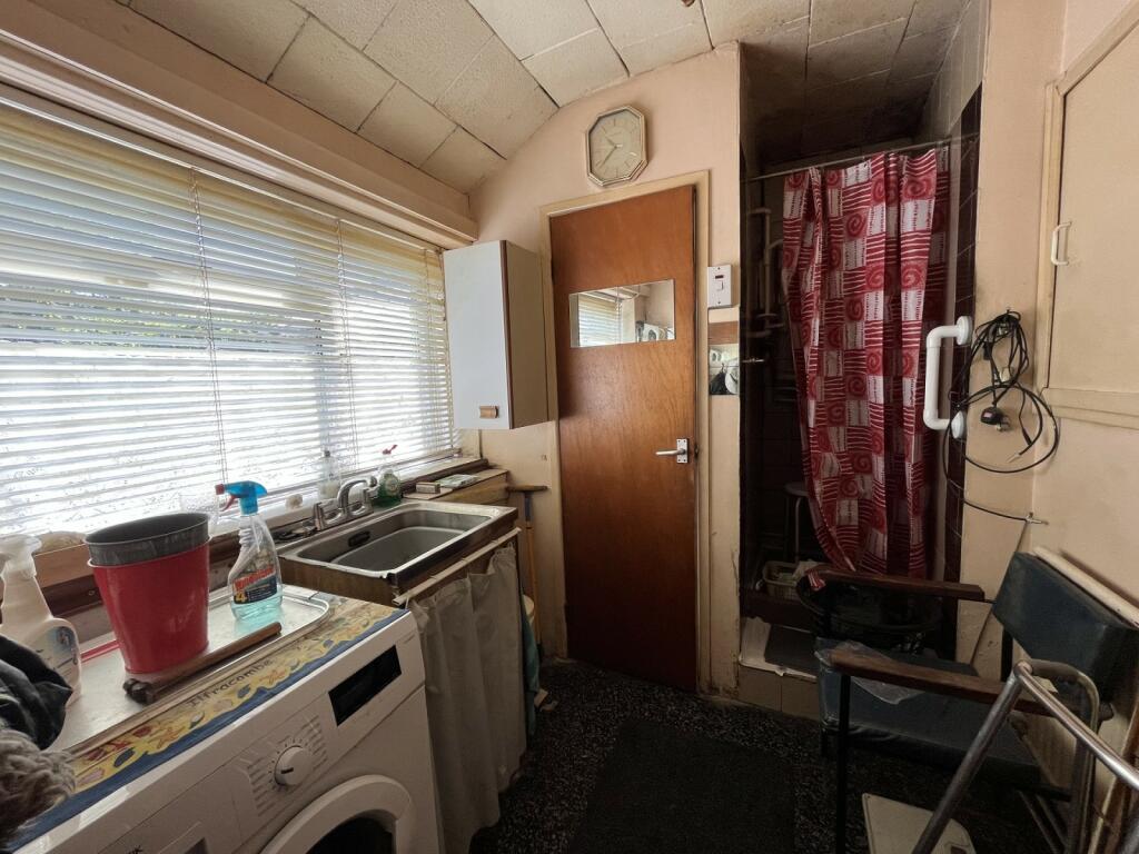 Utility/shower room