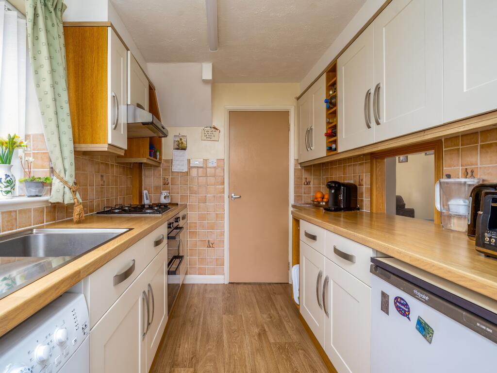 Kitchen (view b)