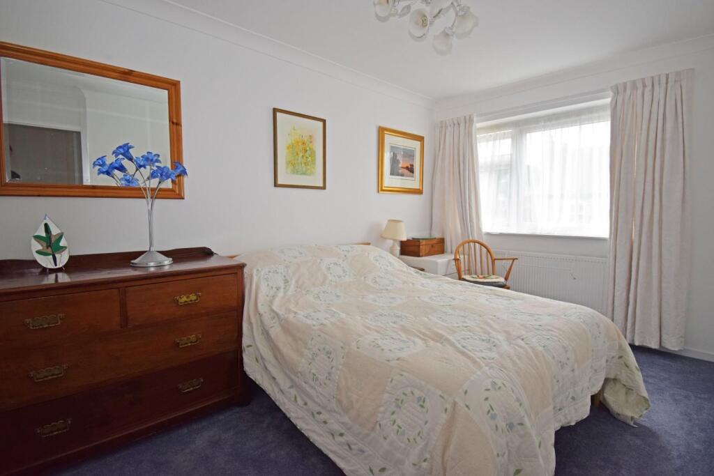 29 Old Station Road, bed 2.jpg