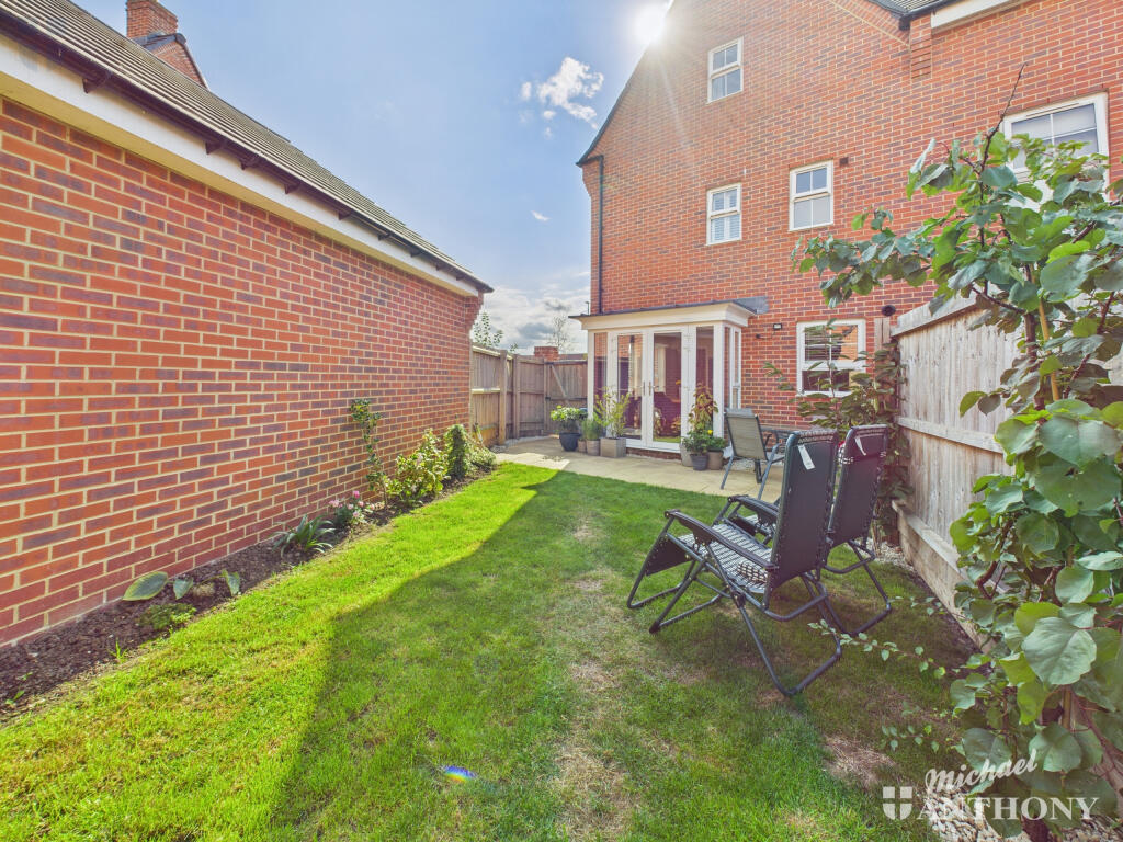 CAM03852G0-PR0374-STILL007