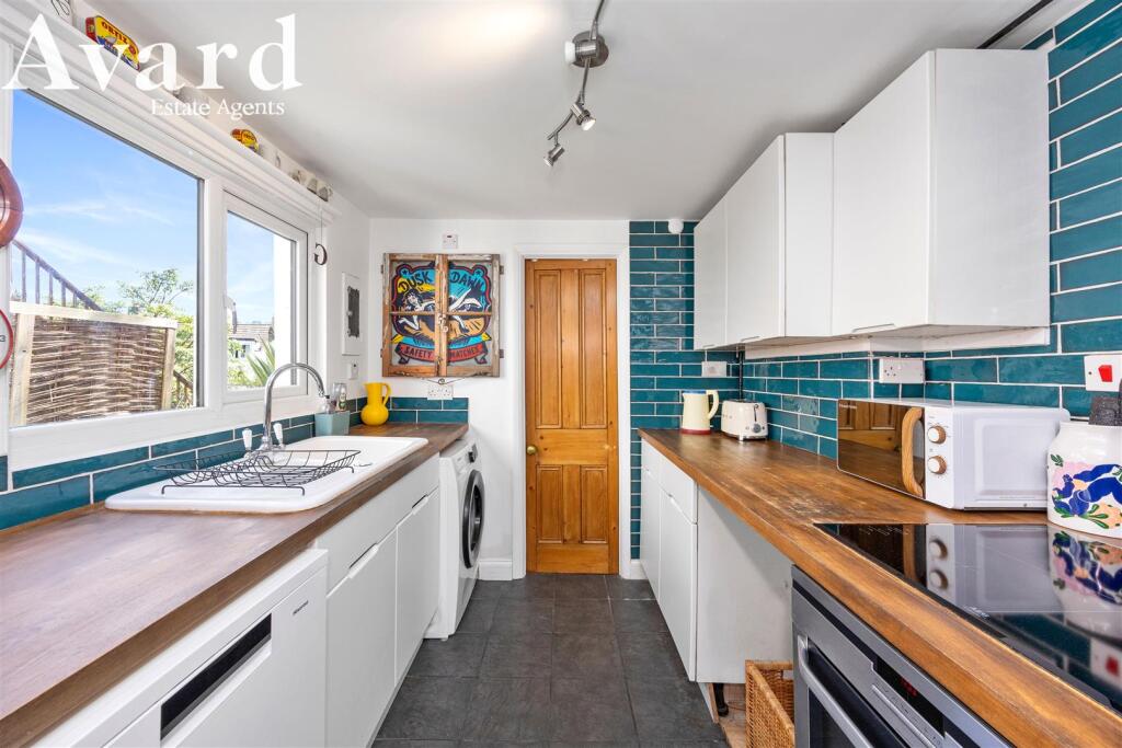 Roundhill Crescent, 78a-006.JPG