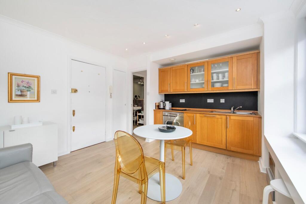 KITCHEN 1.jpg