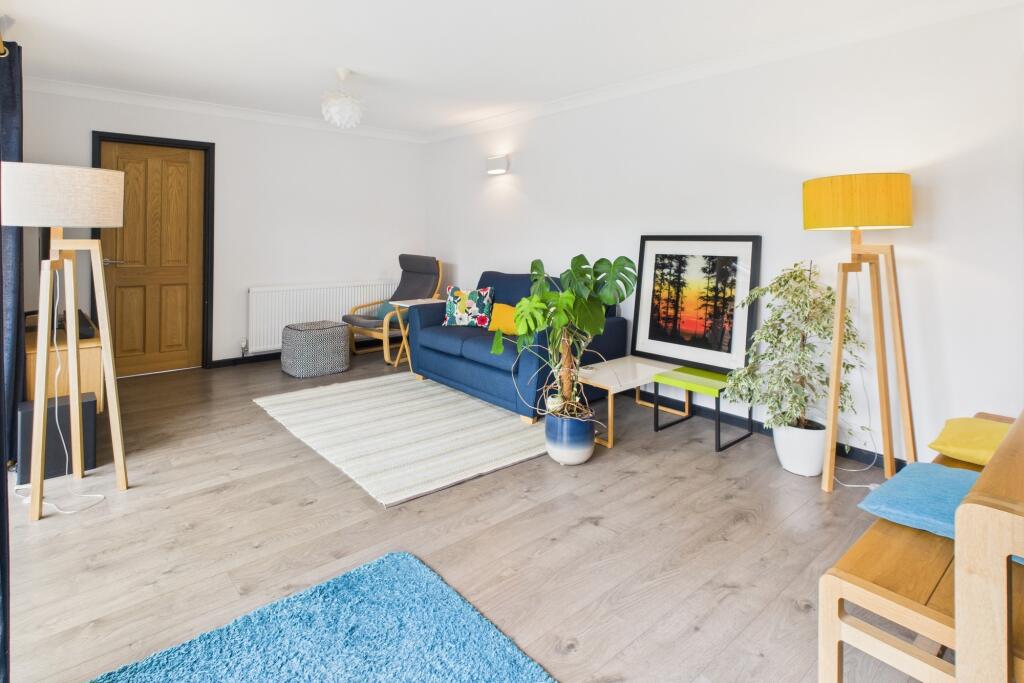 CAM02519G0-PR0295-STILL013