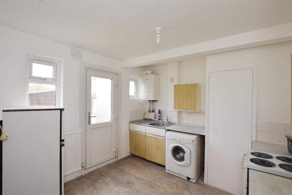 Kitchen copy.jpg