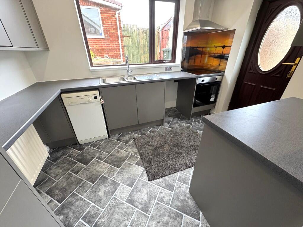 FITTED KITCHEN