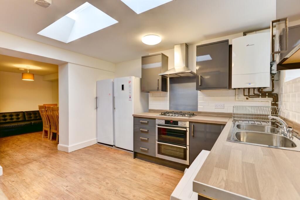 10 London Terrace Kitchen (3)