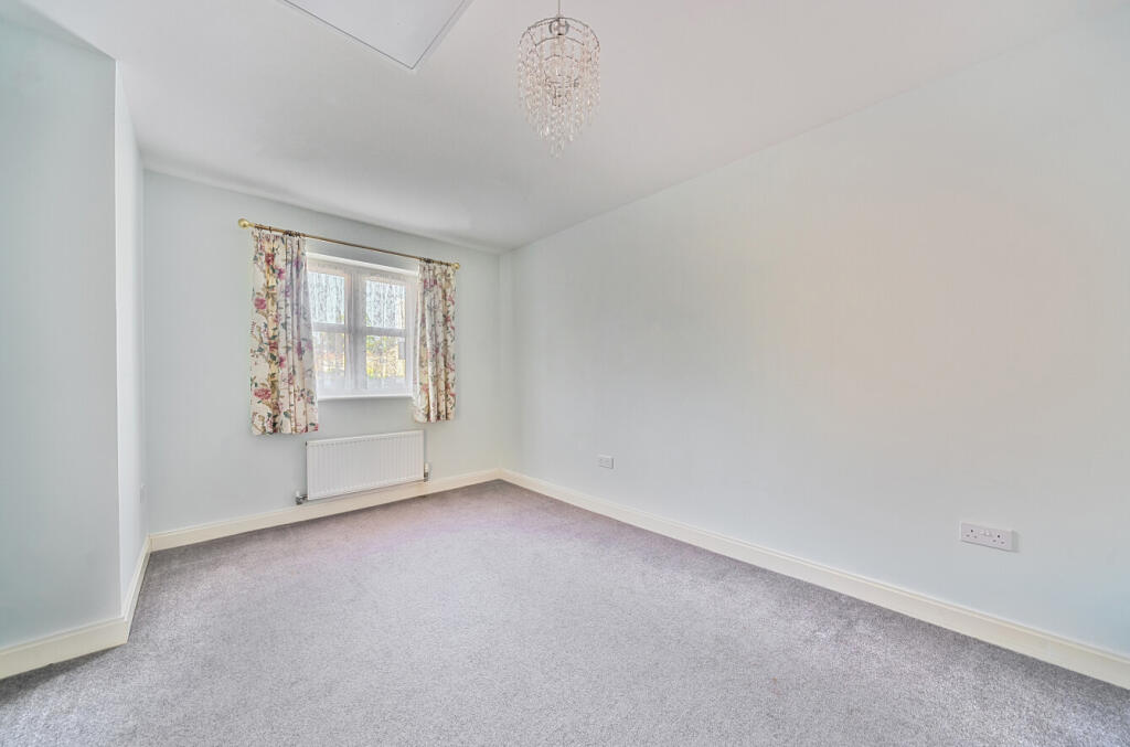 1295630-11-682772...