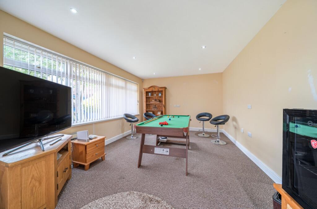 1304929-9-6841fdef5a387