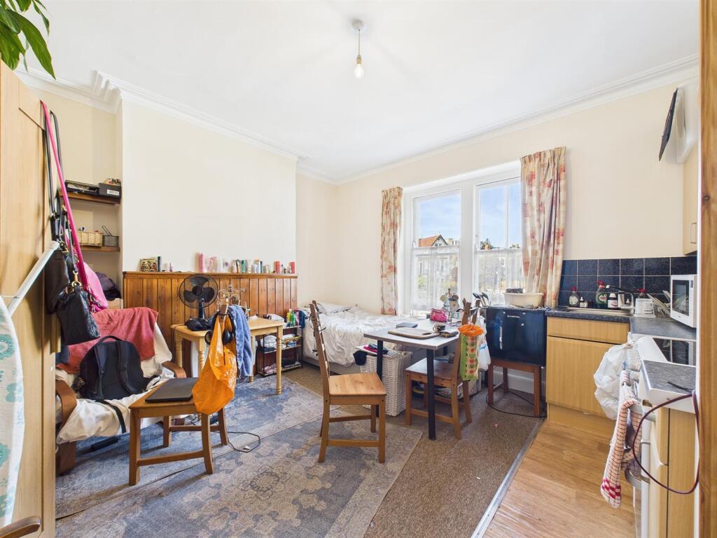 11 - Manor Park Redlenad.jpg