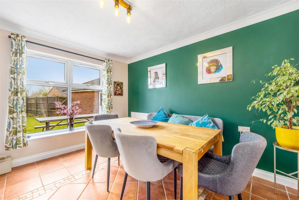 28 Ashton Hall Drive (Wyberton)-20.jpg