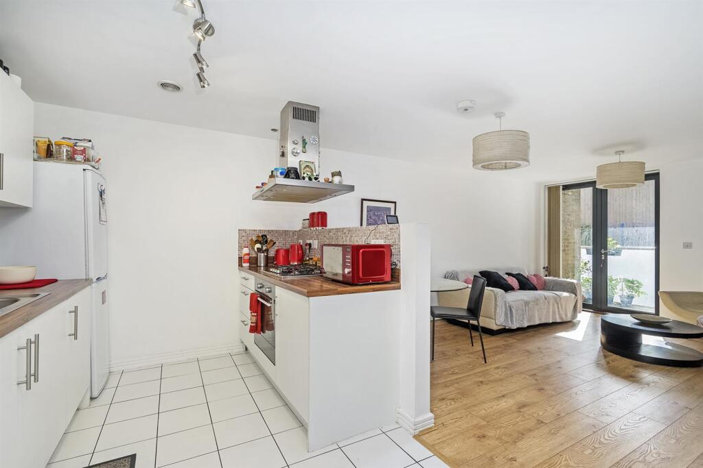 Aston Gray, 11 Shepherd Court 2 Annabel Close (10)