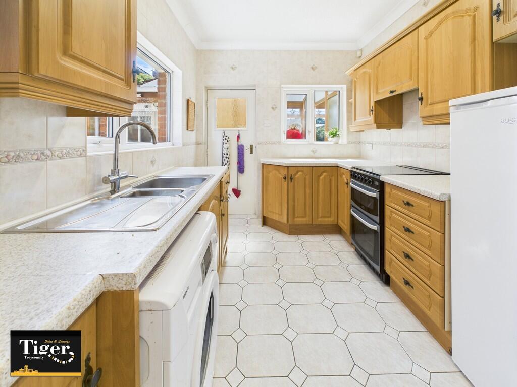 CAM02176G0-PR0596...