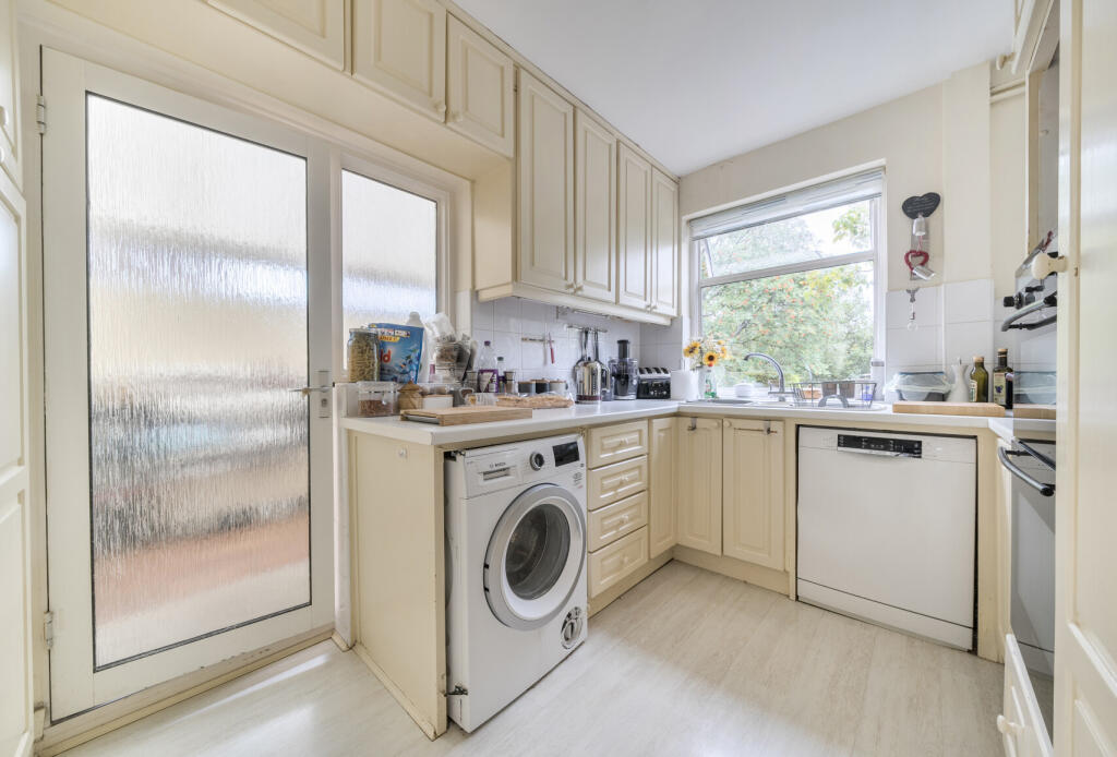 1346590-5-68b811b...