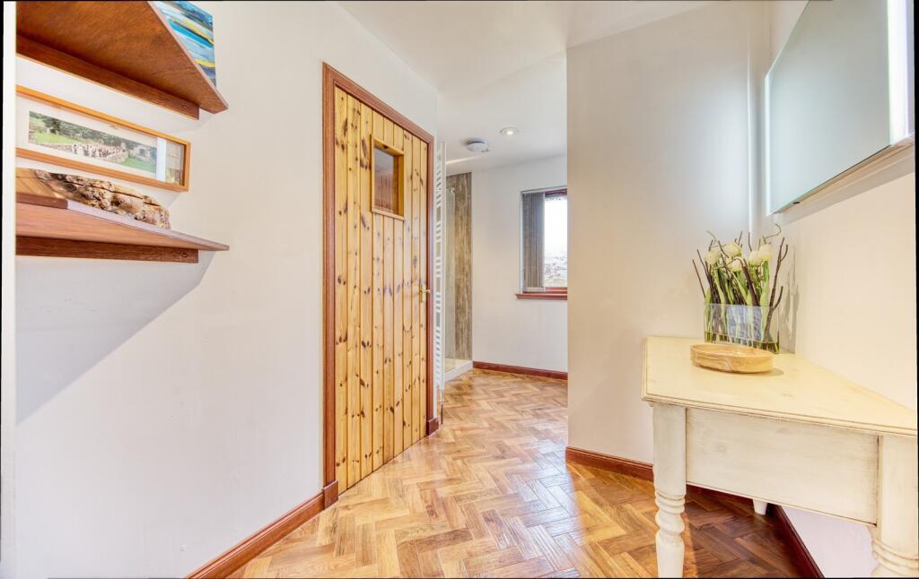 Principal Bedroom En Suite