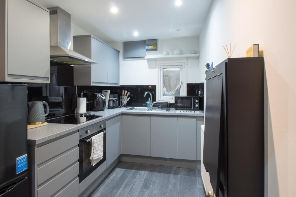 8 Kitchen Nab Lane EweMove Adam Hendry