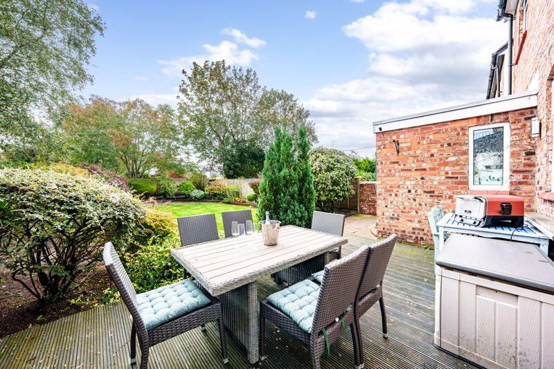 Garden dining