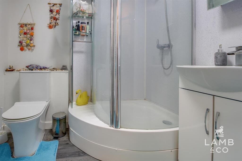 SHOWER ROOM