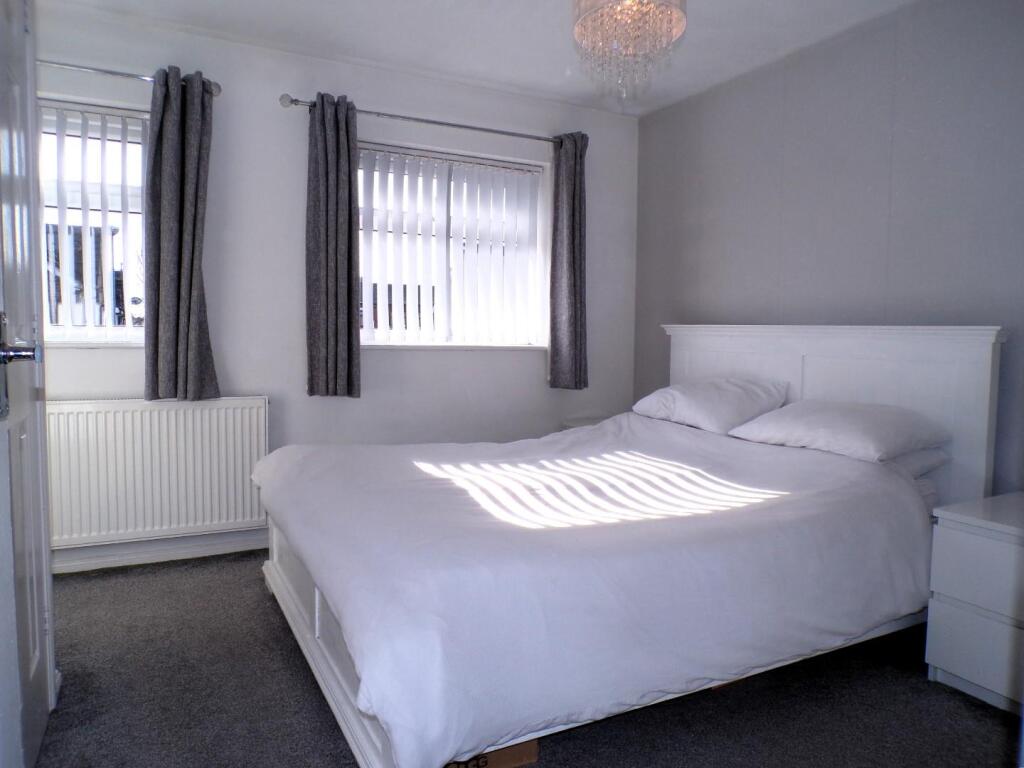 RavenoakDv16bed1.JPG