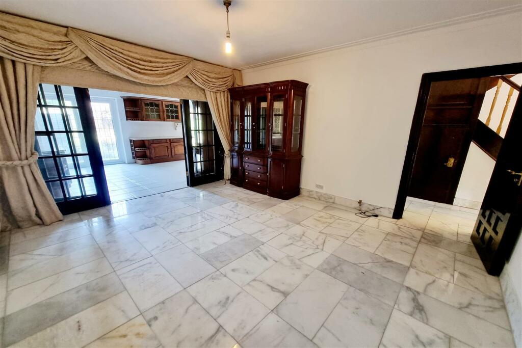 RECEPTION ROOM 3: