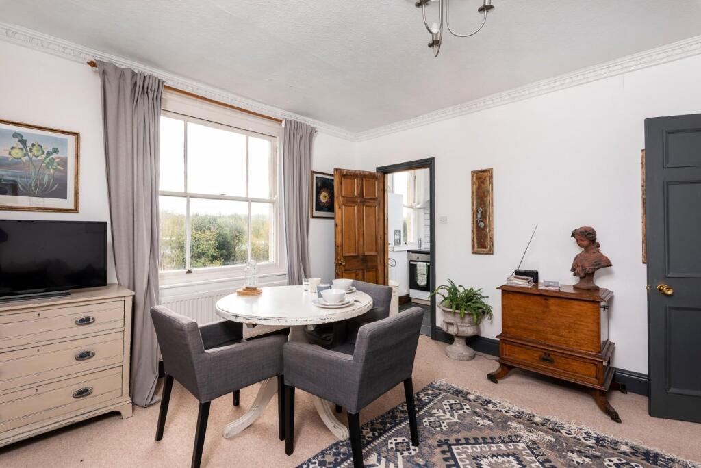 Flat 3, 2 Kensington Place, Bath, BA1 6AW-3.jpg