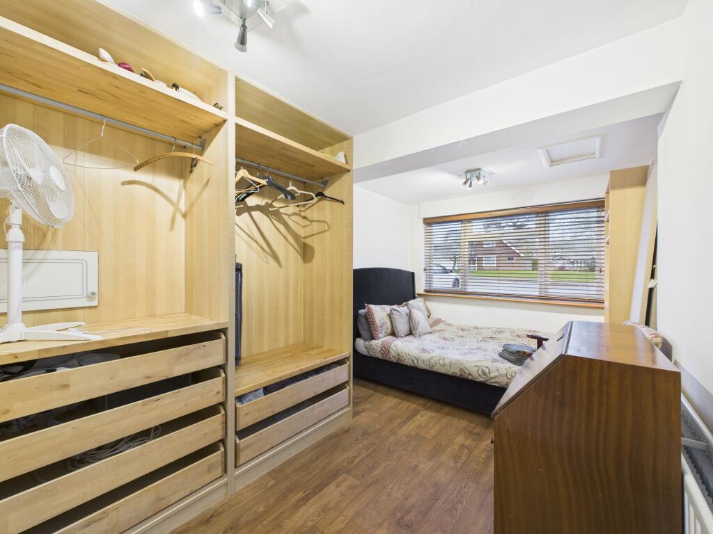 CAM04018G0-PR0400-STILL015