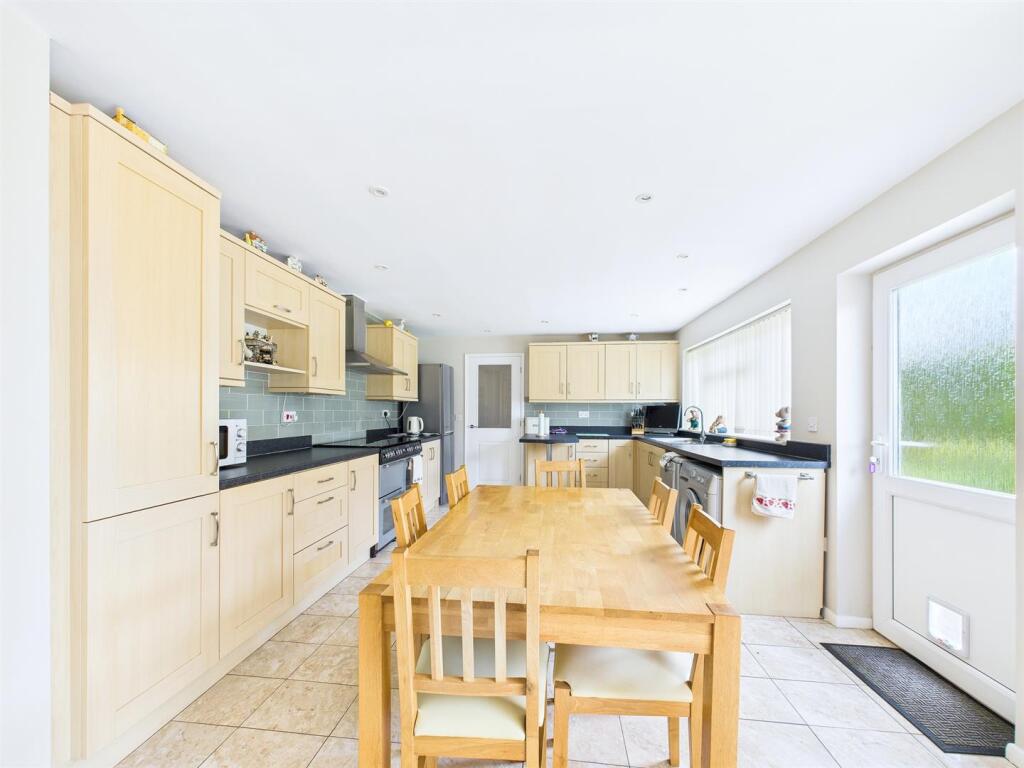 Kitchen/Dining Room