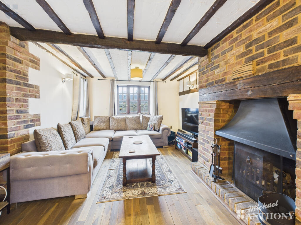 CAM03852G0-PR0218-STILL010