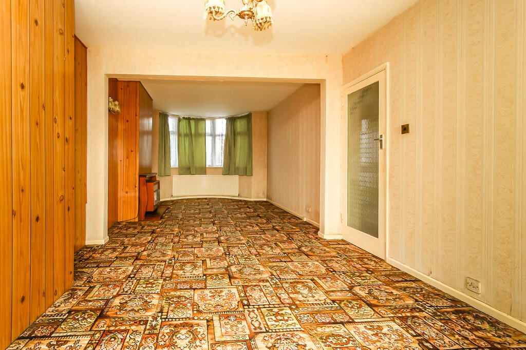 Lounge/Dining Roo...