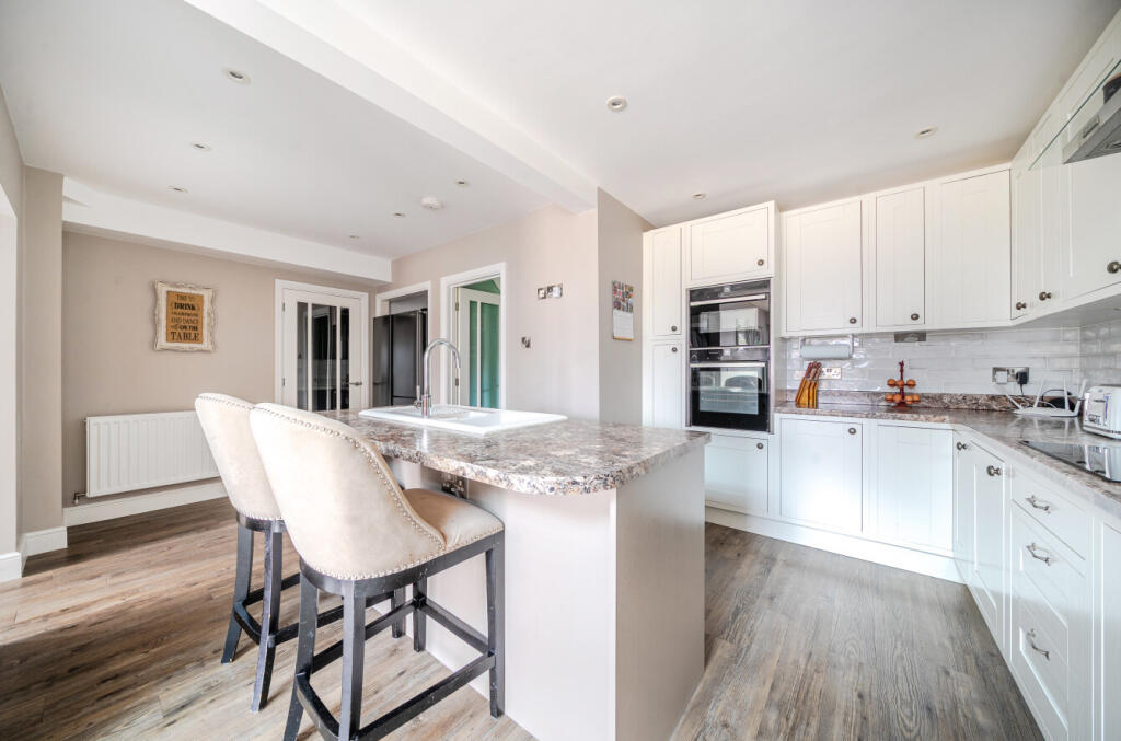 1370618-19-68fa2c...