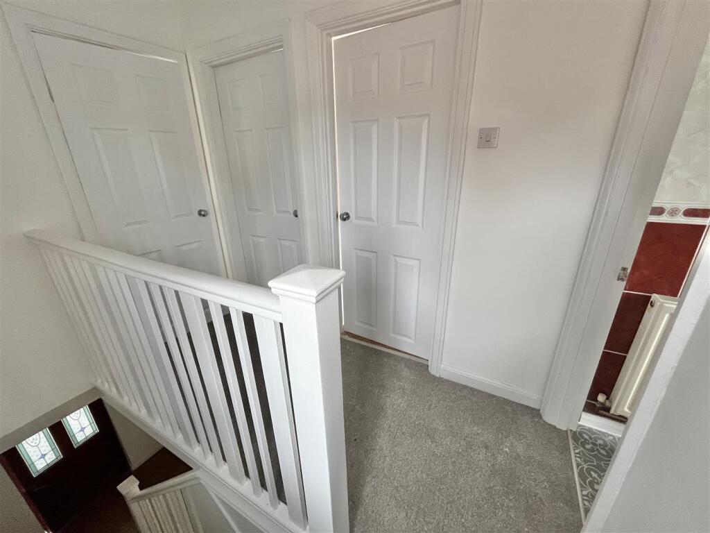 FIRST FLOOR LANDING