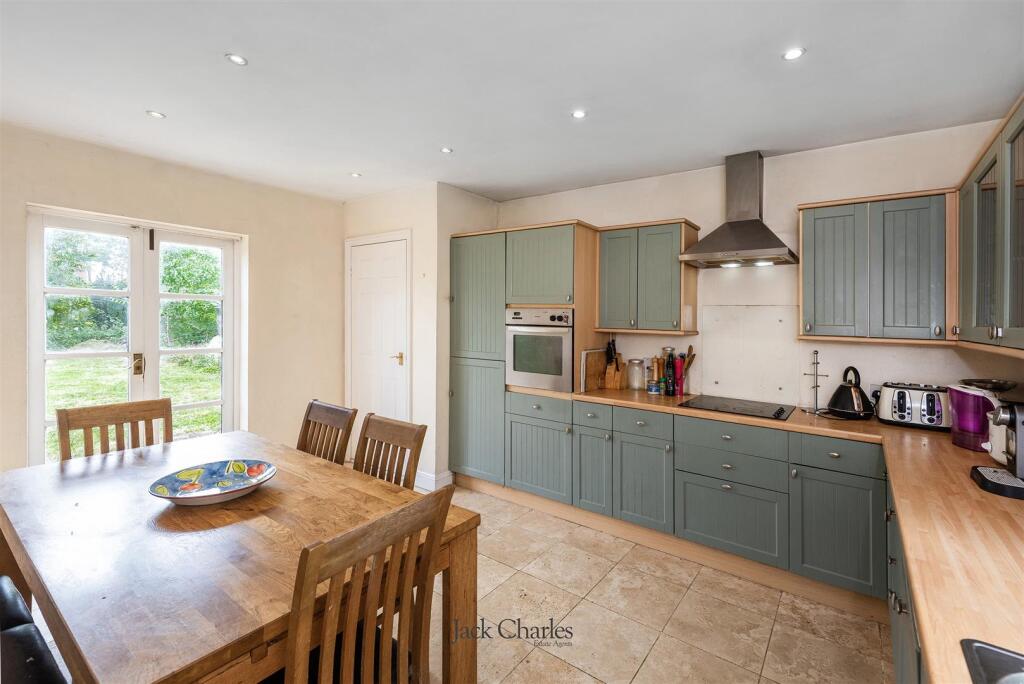 The Old Stables, Knotley Hall, TN11 8JH 008.jpg