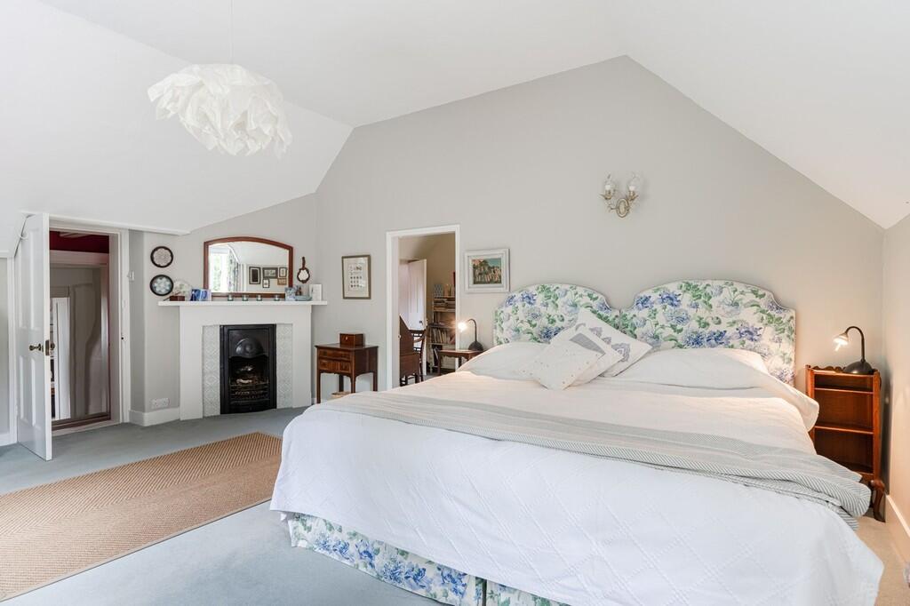 TheOldManor-Bed1 ...