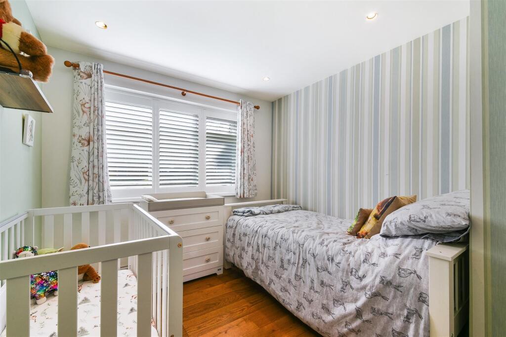 SALTASH CLOSE, 6- (6).jpg