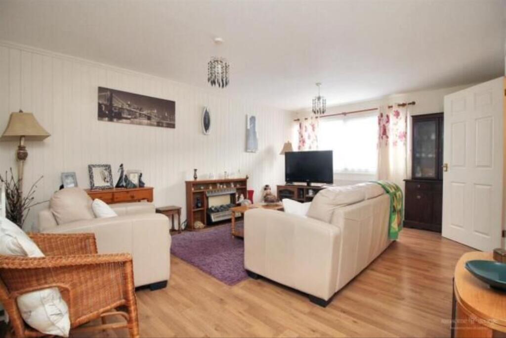 40 Helmsdale Close, Reading RG30 2PS