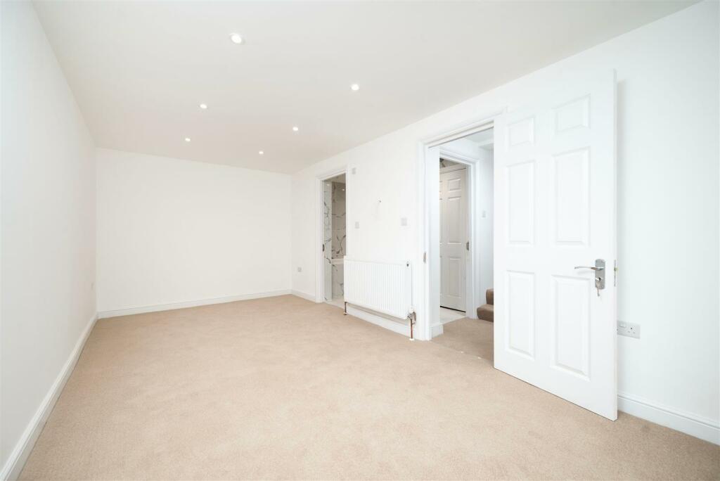 Principal bedroom 1 - Maple Mews..jpeg