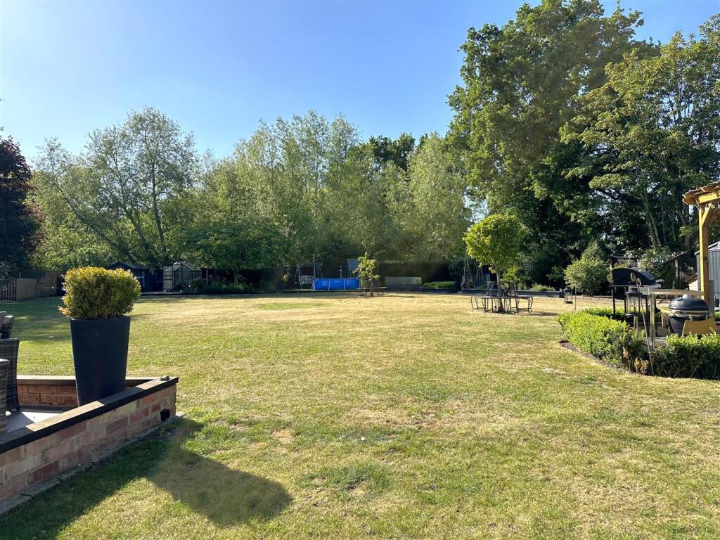 Wonderful Private Garden 393