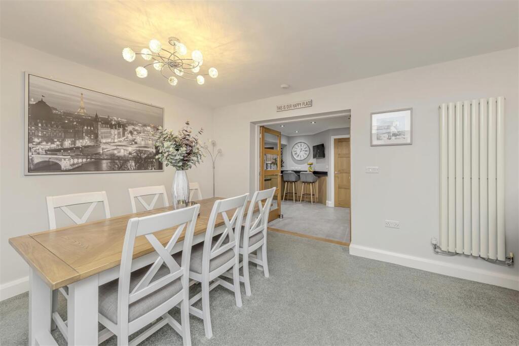Living Diner Area