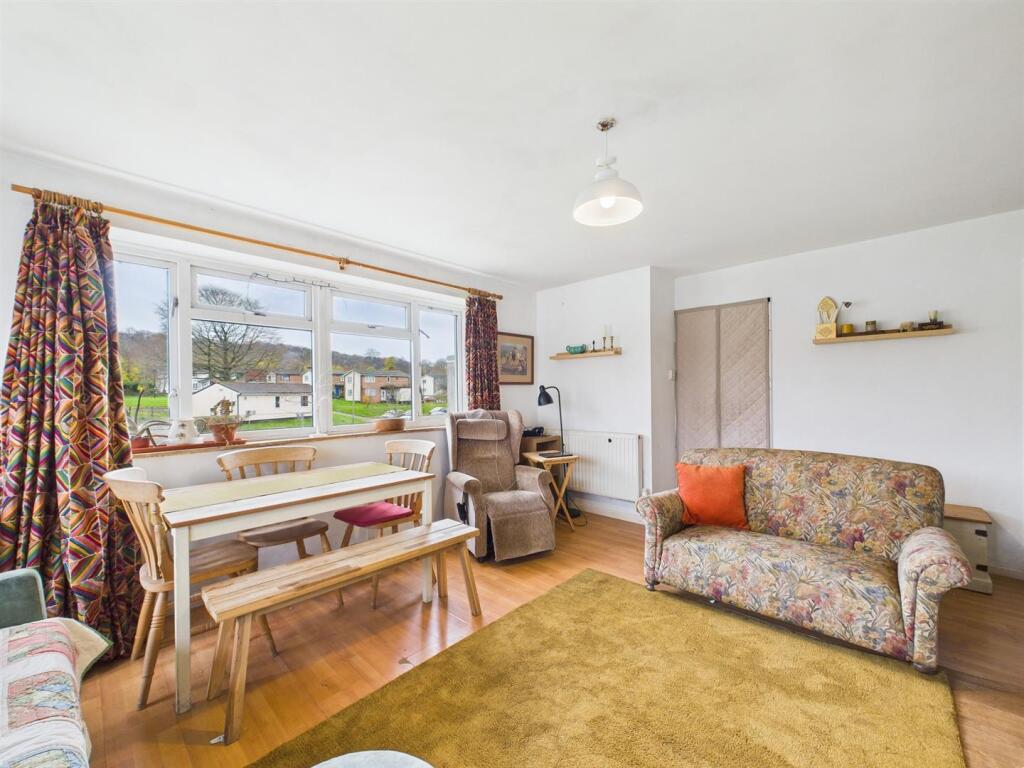 9 - Two Bedroom Flat for Auction, Lawrence Weston.
