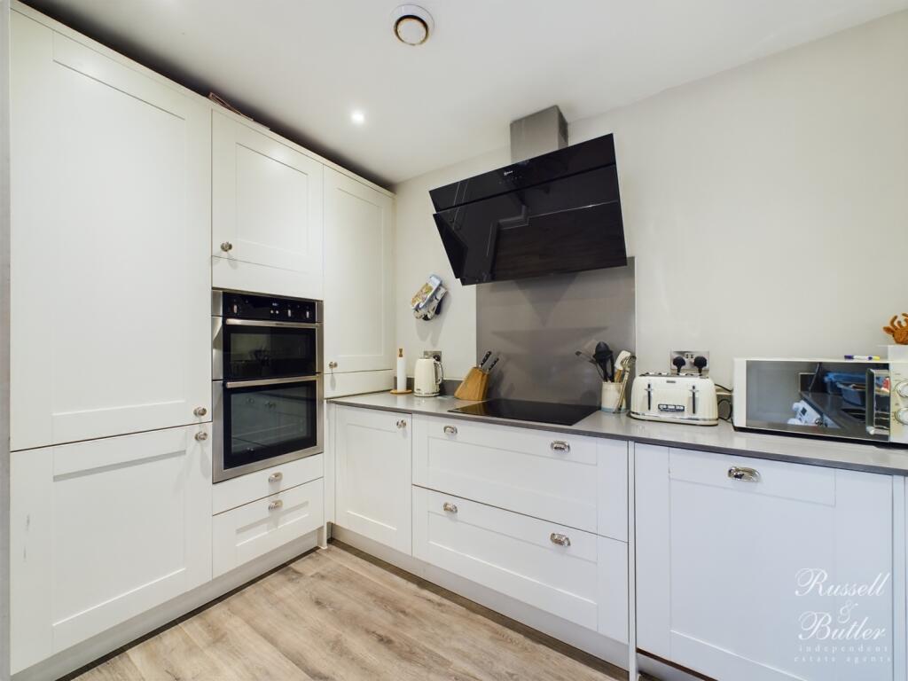 CAM01995G0-PR0238-STILL007