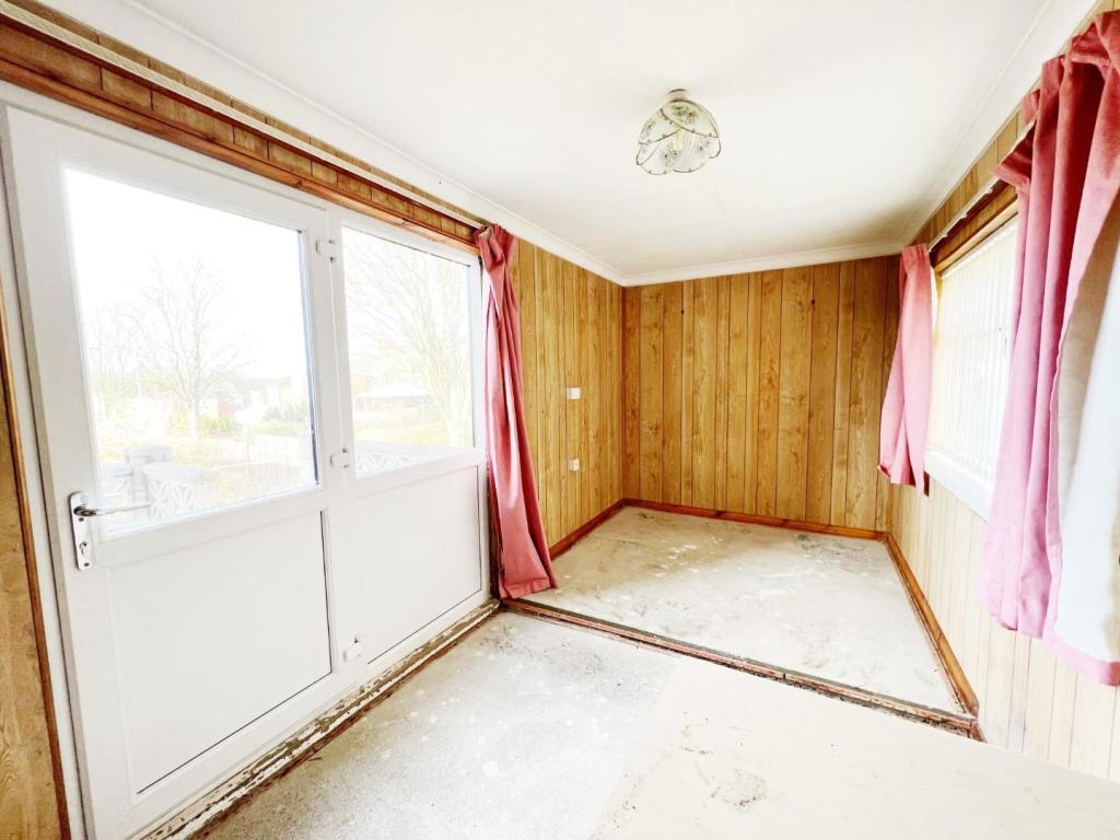 Family Room pic 2.jpg
