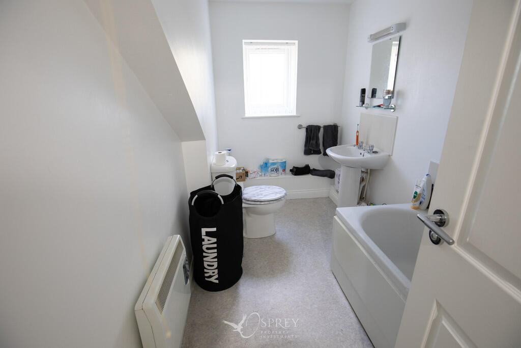 26 Queens Bathroo...