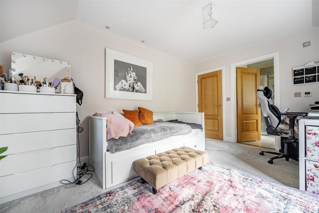 Hillgrove Bedroom 4 (2).jpg