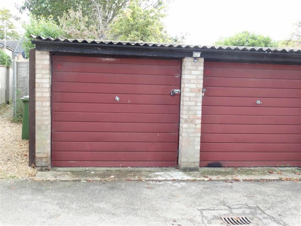 Garage in Block