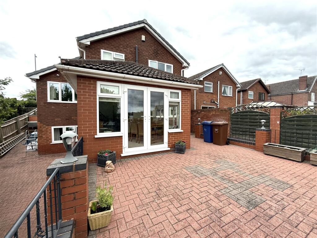 5 main road ext.jpeg