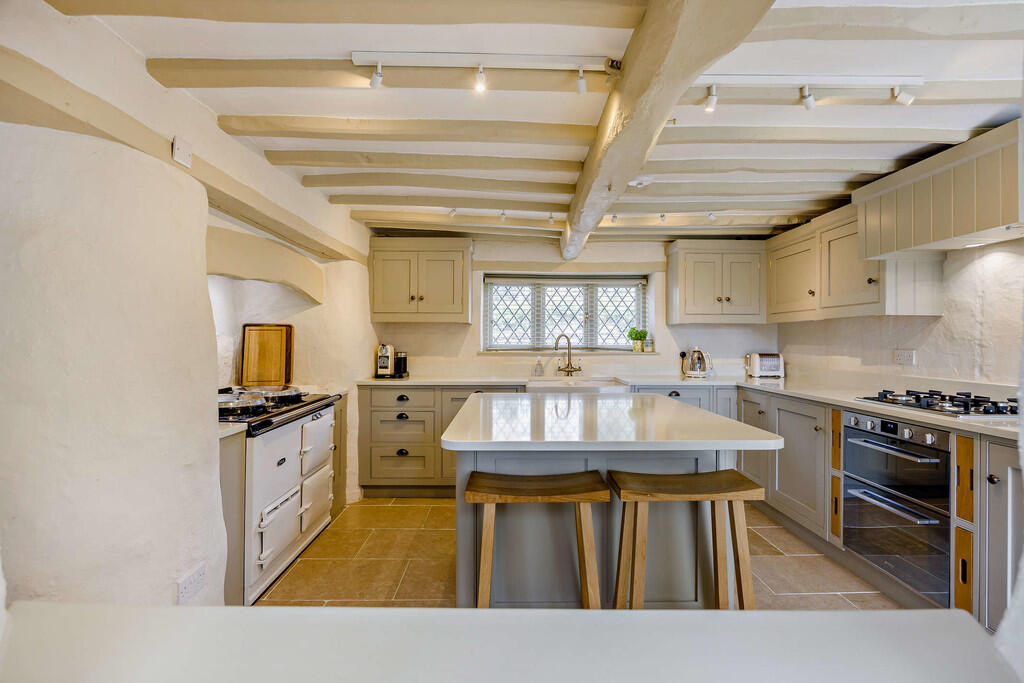 8649775-interior1...