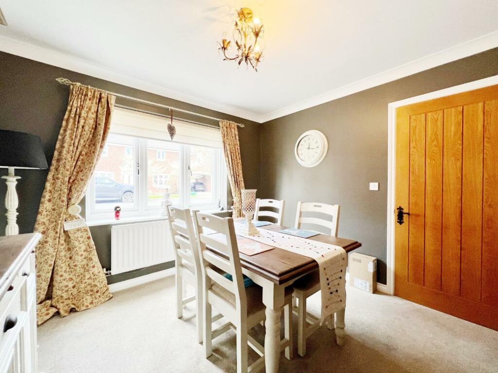 Dining Room pic 3.jpg
