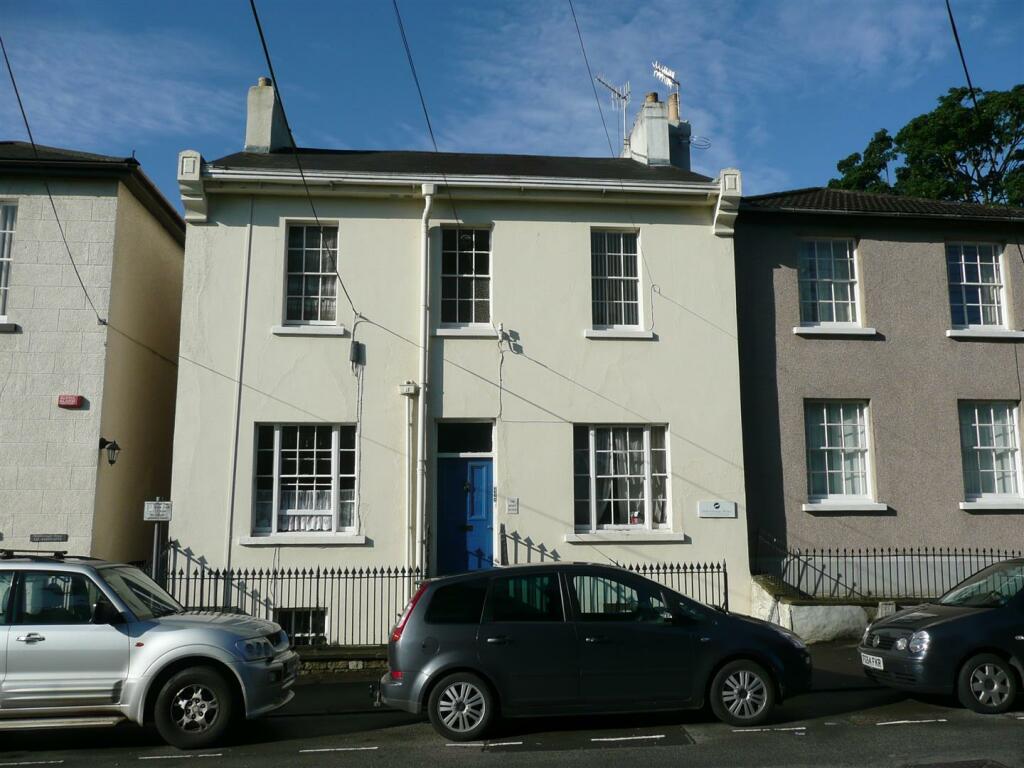Moat House.JPG